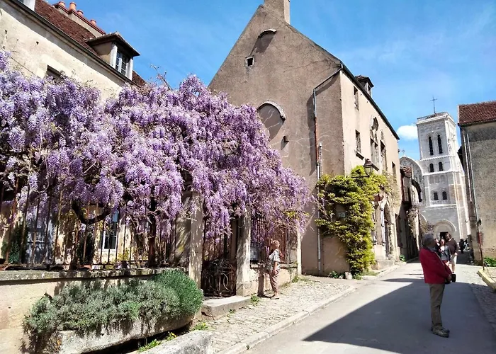 Les Glycines Vezelay